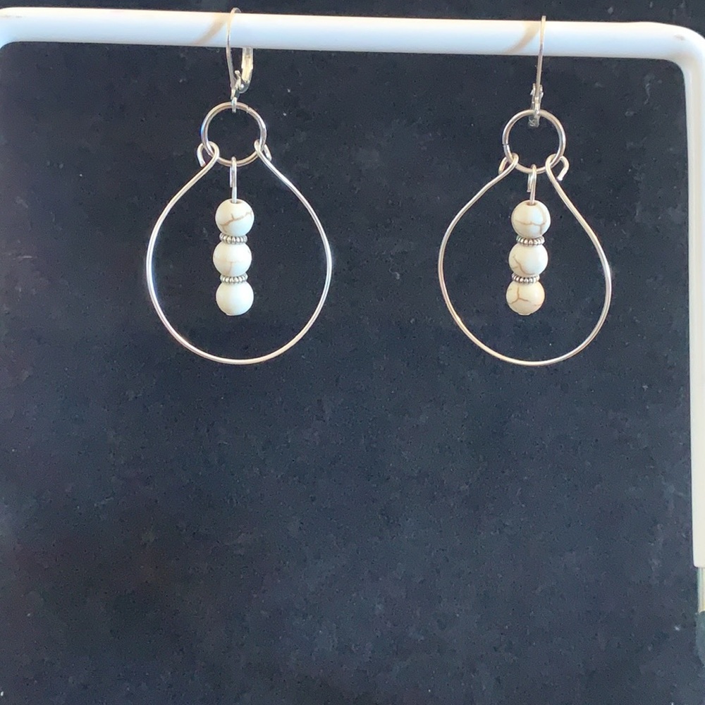 21330 Ivory Earrings